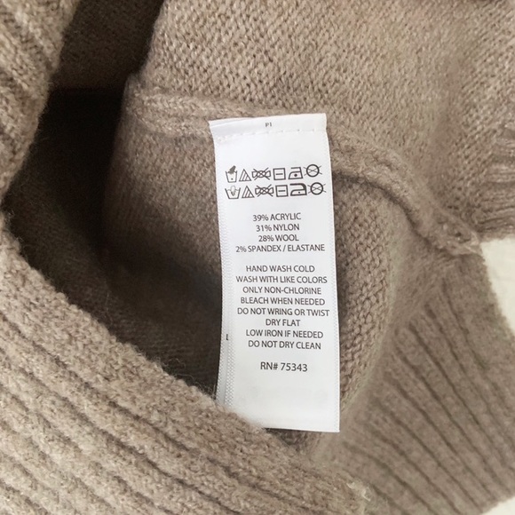 Cynthia Rowley Wool Blend Tan V-Neck Sweater XS - Picture 5 of 5